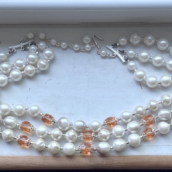 Vintage Jewelry - 3 strand vintage necklace